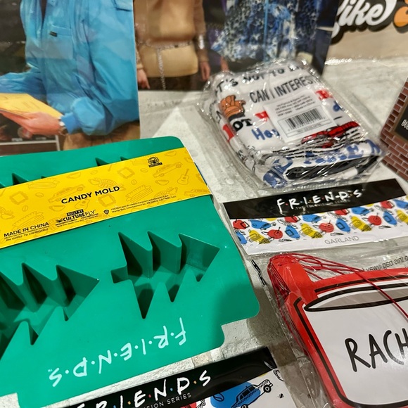 COPY - NEW in packaging Friends TV Show Merchandise Collection for FRIENDS supe… - Picture 7 of 10